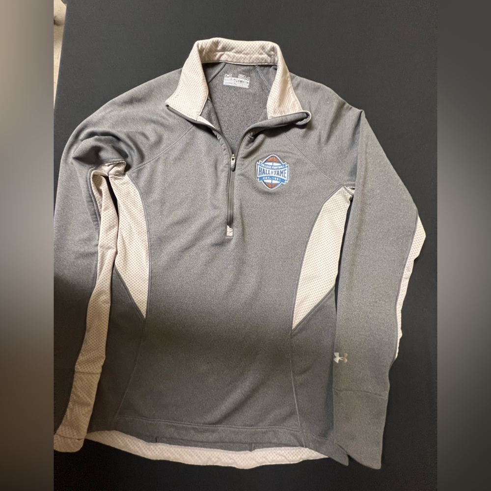 COLLEGE FOOTBALL HALL OF FAME UNDER ARMOUR GRAY LIGHTWEIGHT JACKET.  SIZE SMALL.